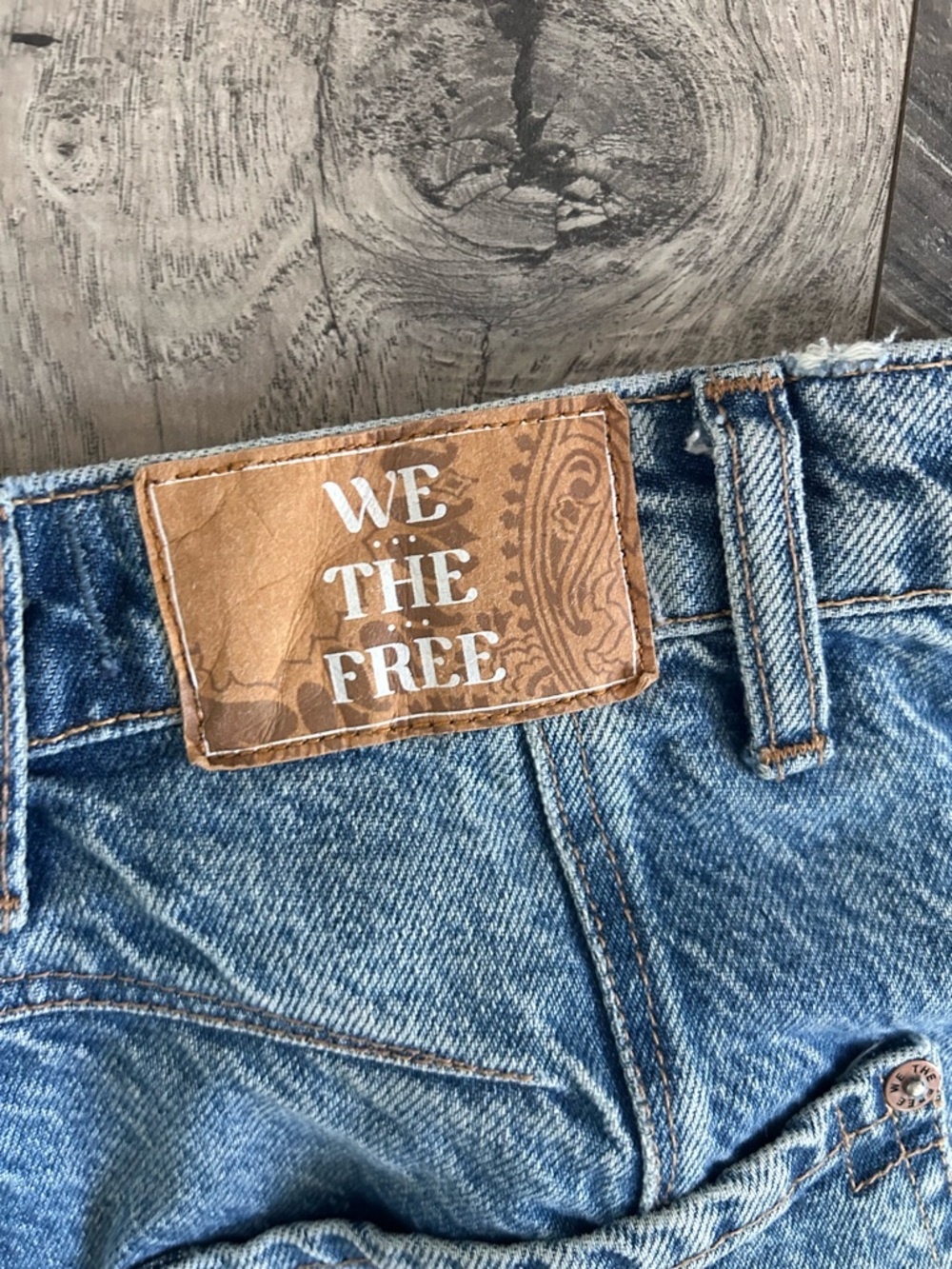 We The Free Lucky You Mid Rise Barrel Blue Jeans Size 25 - Picture 8 of 10